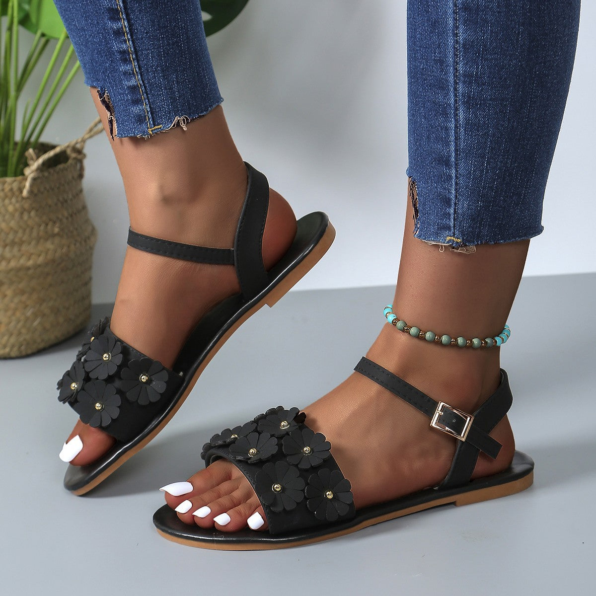 Flowers Sandals Summer Casual Versatile Round Toe Buckle Flat Beach Shoes For Women New Roman Shoes